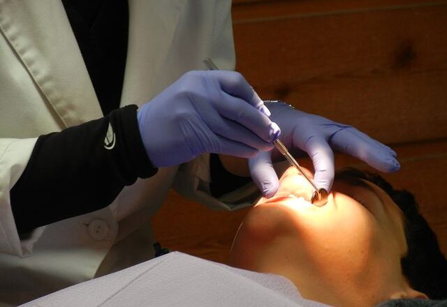Korzystać z usług prywatnej kliniki stomatologicznej, czy punktów działających na NFZ?