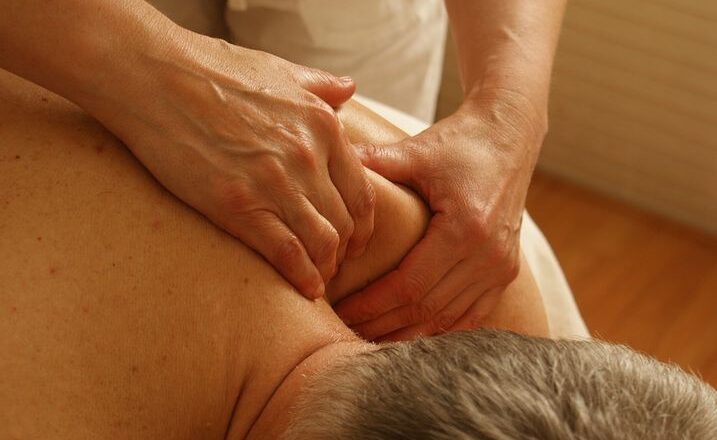 Korzyści z masażu: Odkryj radość i relaks w dotyku terapeutycznym