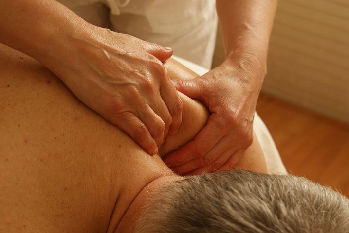 Korzyści z masażu: Odkryj radość i relaks w dotyku terapeutycznym